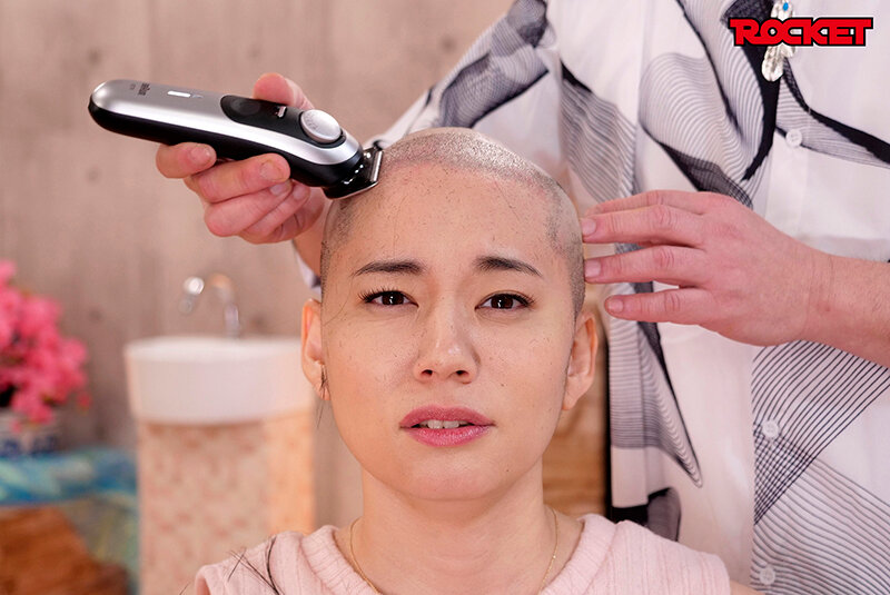 妄想アイテム究極進化シリーズ 無様エロ洗脳アプリスピンオフ ガチ丸坊主編 ～無様なスキンヘッドになる不幸が降りかかり洗脳が進むと羞恥芸も全力でやってしまう女に改変～ サンプル 5