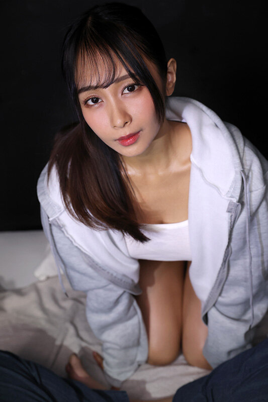 【VR】【8K】隣の部屋に住むバツイチの巨乳美人に勝手に忍び込まれ夜●いされて… 逢見リカ サンプル 2