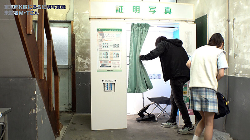 ここで撮影した写真を貼れば絶対合格するというピストンバイブ証明写真ボックス 大学受験前の顔面SS級女子学生がどんなに突かれても笑顔をキープ 受験生M.Tさん サンプル 5