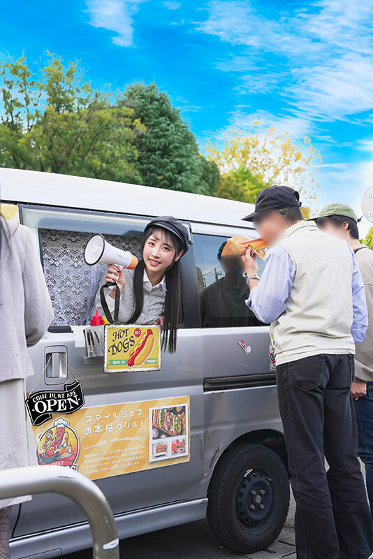 人気AV女優が挑戦！イカサレ屋台の中で潮吹きながらホットドッグ売ってください！小野坂ゆいか望月つぼみ サンプル 1