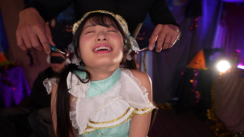 青山のハロウィンで見つけたパリピが挑戦！巨乳の彼女が何をされても我慢できれば100万円ノーリアクションゲーム！ラブリーメイドちゃん サンプル 2