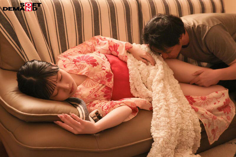 いつしか生え揃っていた妹の陰毛を剃毛しては漏れ出た愛液を吸い続けています 桃色かぞく 南あいり サンプル 6