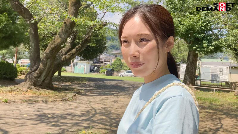 人一倍感じやすい乳首は息子を母乳で育てた証。 結婚18年目 中部地方在住 大学生のお母さん 奥井美郷 42歳 AVDEBUT サンプル 4