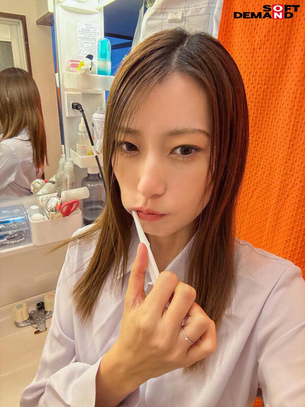 SNS総フォロワー4万人の公務員 市役所勤務のイラマで感じる奥さん 永尾あかね 37才 AV DEBUT サンプル 5