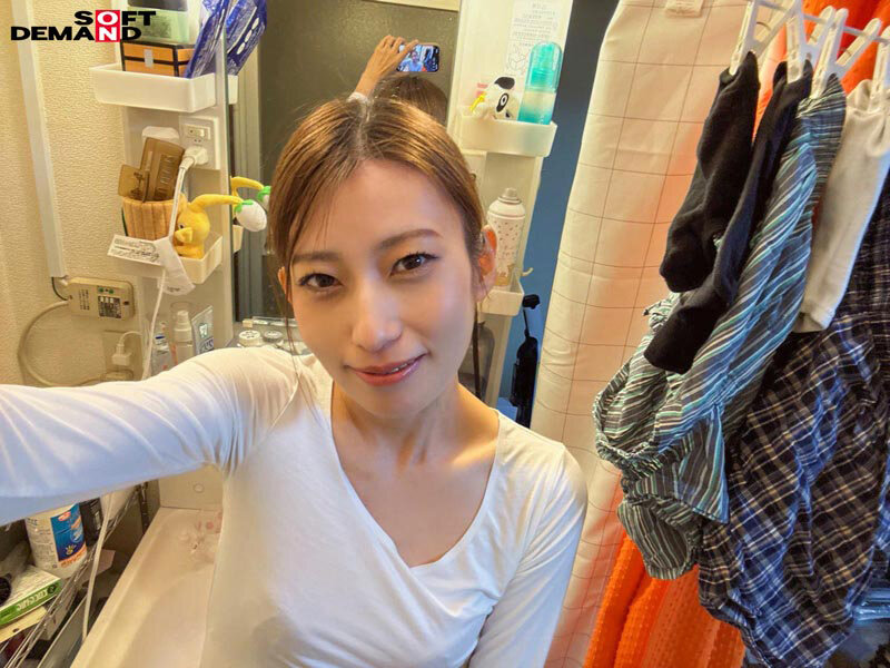 SNS総フォロワー4万人の公務員 市役所勤務のイラマで感じる奥さん 永尾あかね 37才 AV DEBUT サンプル 6