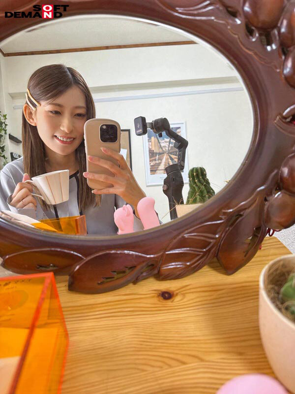 SNS総フォロワー4万人の公務員 市役所勤務のイラマで感じる奥さん 永尾あかね 37才 AV DEBUT サンプル 8