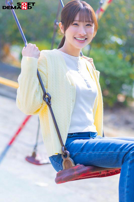 4人のこども達を育てる 優しい笑顔のシングルマザー 清水夏希 34歳 AVDEBUT サンプル 2