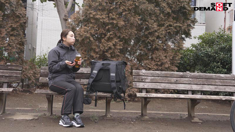 SNS総フォロワー9万人 人妻女性タクシードライバー 春木蘭子 45歳 AVDEBUT「丁寧な接客を心掛けていますが乱暴な不倫SEXが大好きです」 サンプル 16