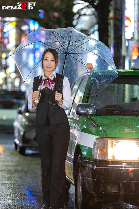 SNS総フォロワー9万人 人妻女性タクシードライバー 春木蘭子 45歳 AVDEBUT「丁寧な接客を心掛けていますが乱暴な不倫SEXが大好きです」 サンプル 3