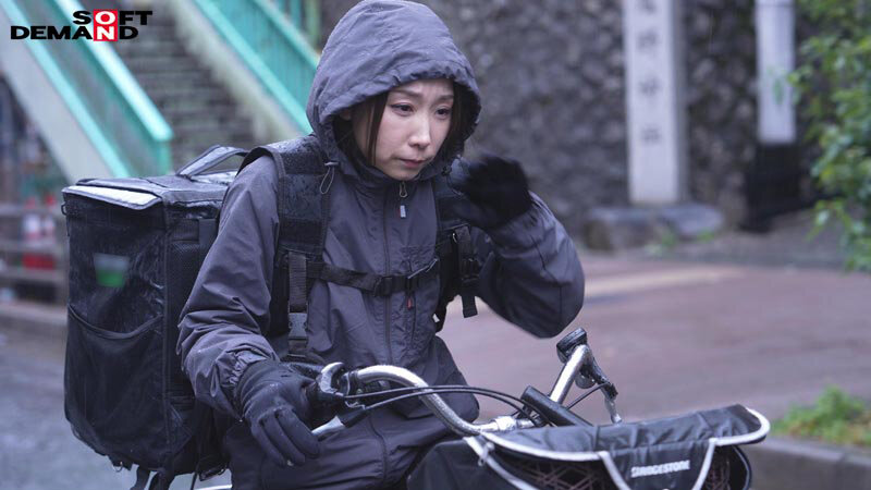 SNS総フォロワー9万人 人妻女性タクシードライバー 春木蘭子 45歳 AVDEBUT「丁寧な接客を心掛けていますが乱暴な不倫SEXが大好きです」 サンプル 5