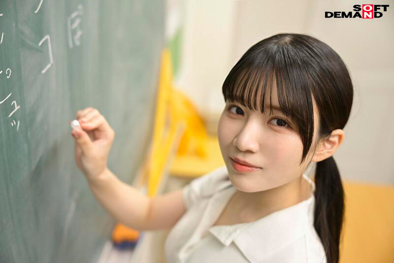 18歳淫語レッスン 明るく元気な笑顔が真っ赤っか！ずっとカメラ目線でおぢさんに無理くり恥ずかしいこと言わされちゃった 南あいり サンプル 13