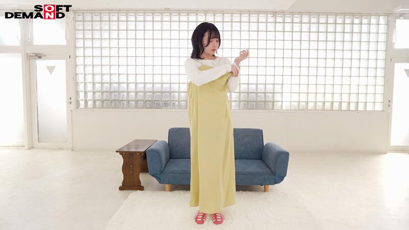 未だ恋も知らない処女 湯浅紬（20） クラスで唯一物怖じせずに話せる、化粧っ気のない二次元エロ好き女オタク。そんなあの娘が東京でAVデビュー サンプル 13