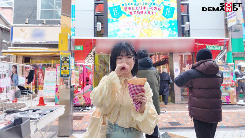 未だ恋も知らない処女 湯浅紬（20） クラスで唯一物怖じせずに話せる、化粧っ気のない二次元エロ好き女オタク。そんなあの娘が東京でAVデビュー サンプル 4