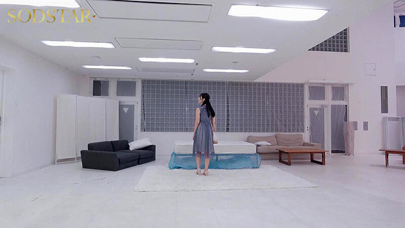 SODSTAR卒業ロケの一週間後 最後の挨拶のため来社、思い出のスタジオで感謝のラストセックス 彩月七緒 サンプル 4