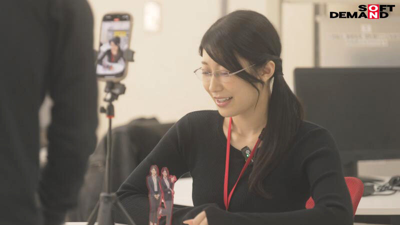 【特典版】秘書 守屋よしの 会社のために中出し解禁 サンプル 3
