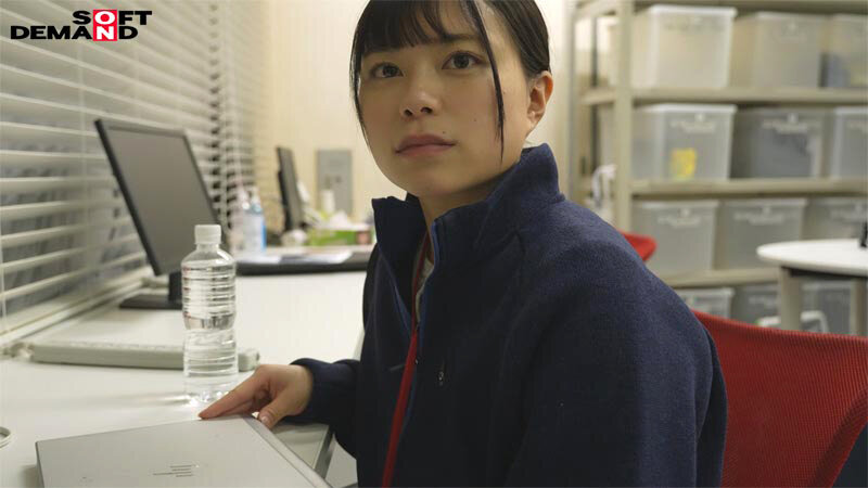 SOD女子社員 AV出演業務 制作部 中途1年目 岡島明来（24） 初客観単体SEX 平日昼間社内連れ回し声ガマンSEX おもちゃオナニー イカされまくり初4P 公開全裸挨拶 サンプル 2