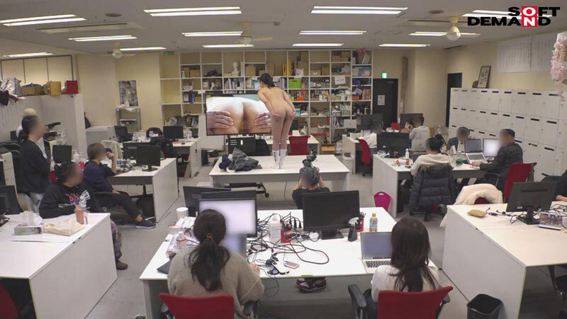 SOD女子社員 AV出演業務 制作部 中途1年目 岡島明来（24） 初客観単体SEX 平日昼間社内連れ回し声ガマンSEX おもちゃオナニー イカされまくり初4P 公開全裸挨拶 サンプル 20
