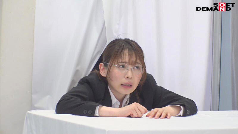 SOD女子社員人事部2年目与田ひかげが悶絶ガマン業務に挑戦！未来の後輩が見守る中で責められ会社説明会！ サンプル 5