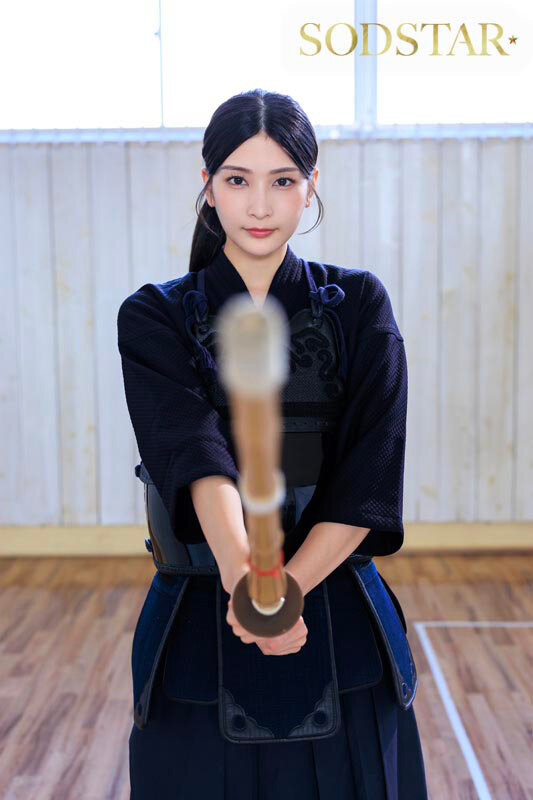 無表情な剣道の女師範 その凛とした佇まいからは想像出来ないほど弟子たちに甘く’チン媚び’目線で何度でもヌイてくれる 本庄鈴 サンプル 2