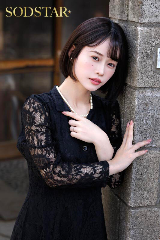 亡くなった旦那一筋で絶対に口説けないと噂の未亡人が配達員にオナニーを見られて、強迫SEX三昧 MINAMO サンプル 2