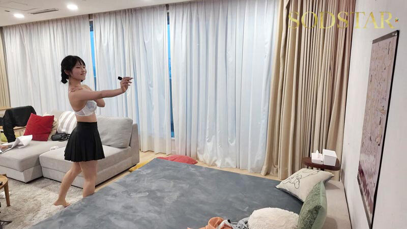 新川空と初対面のイケメン男を2人きりの部屋に置いてきた ヤリたくなったらいつでもOK！赤面イチャイチャセックスを24時間モニタリング 新川空 サンプル 7