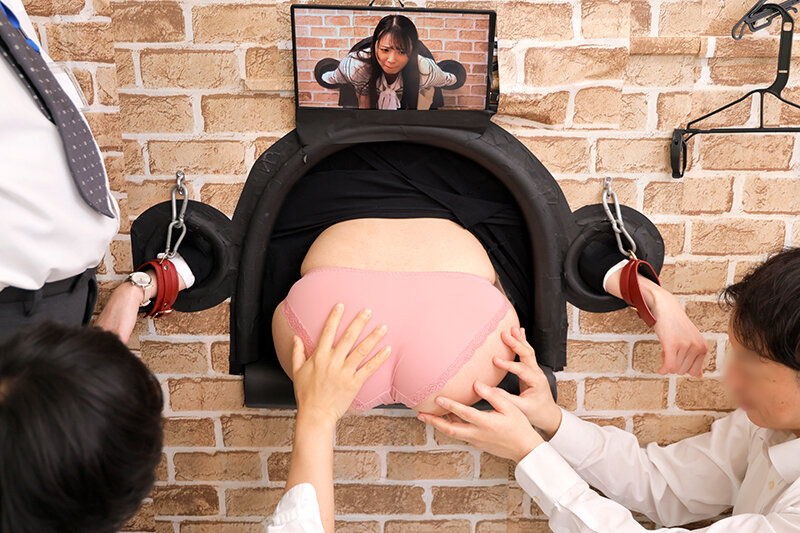羞恥！新任女教師が卑猥な壁穴で学習教材にされる性教育 サンプル 2
