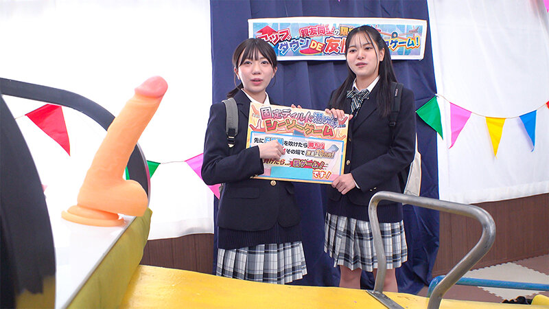 素人バラエティ 仲良し女子〇生対抗！どでか固定ディルドシーソー対決！挿入状態で腰を振り先に5回潮を噴いたら勝ち！負けたら即ハメ中出し！上下運動で刺激されてイキ潮が止まらない未成熟おま〇こに大人のデカチン激ピストンで潮！潮！ サンプル 15