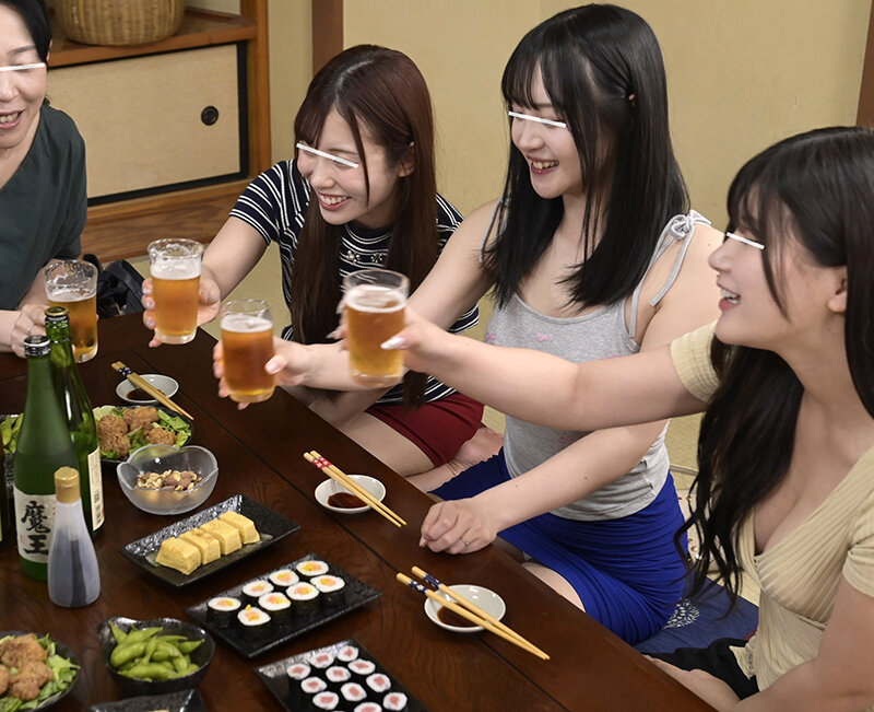 同窓会で再会した人妻とトイレや廊下や旦那の留守宅でヤッちゃった！ サンプル 13