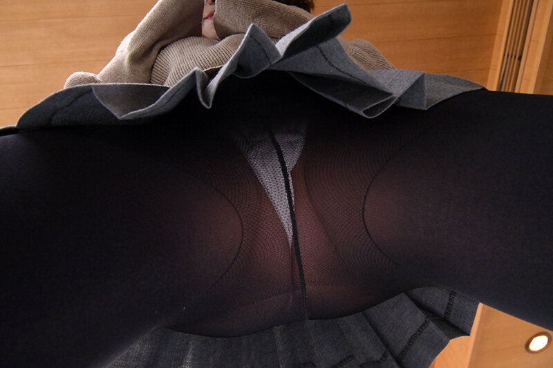 黒タイツパンツで元気づけてくれるお従姉ちゃん！ ほらほらいっぱい見て仕事の疲れも精子もドピュッと出してスッキリしちゃおうよ！協力してあげるね！ サンプル 1
