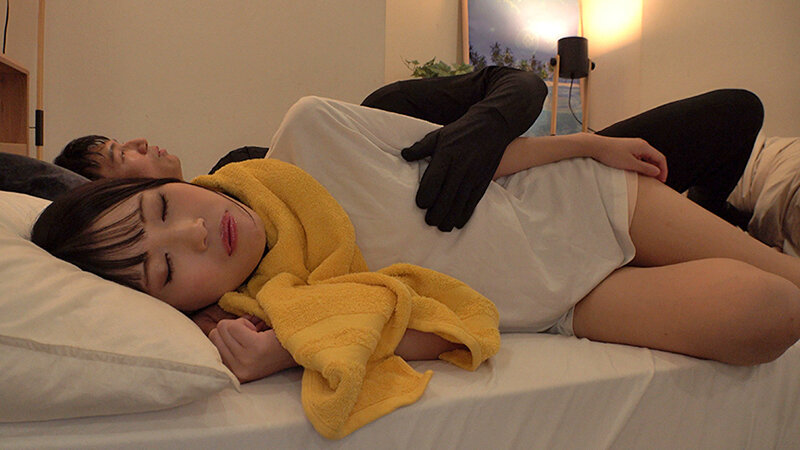 乳首いじりが日常に溶け込んだ世界でイジられていることには気づかないまま皆の前で乳首絶頂してしまう敏感オフィスレディたち サンプル 15