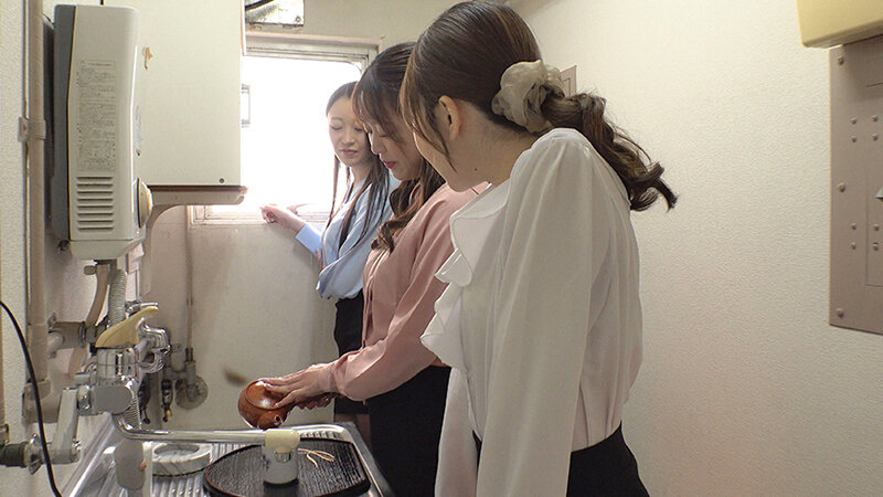 パンストマニアな老害じじい社長の性処理係にさせられた美脚OL サンプル 1