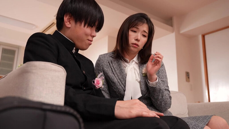 愛する息子の卒業記念に筆おろし サンプル 1