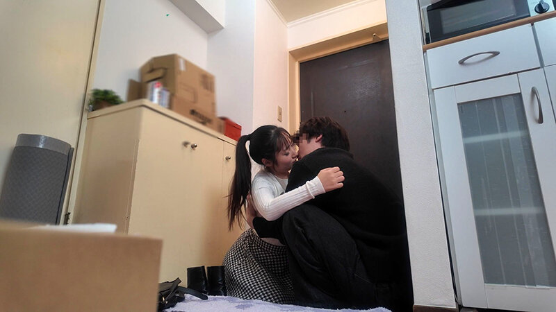 玄関セックス 扉の向こう側でチ●ポをしゃぶりハメ狂う淫乱女たち サンプル 11