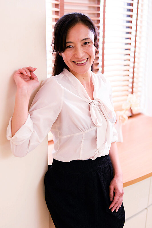 見たくないですか？商店街で見かける地味なおばさんがどんなふうに乱れるのか？大人しそうな外見からは、想像も出来ない激しさで久しぶりの快楽に溺れてイキまくる、濃厚中出しSEX 8時間32名2 サンプル 1
