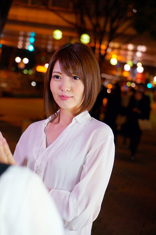 寝取られ妻 奥さん、その素敵なカラダでおもいっきり楽しみましょうよ！！不倫奥様がイク！！NTRデラックス 8時間26人 サンプル 4