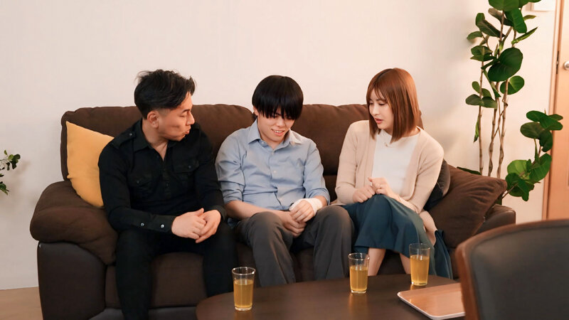 ボクのチ●ポに満足していない妻を、デカチンの甥に●取ってもらった！ 超ビンカン嫁×巨根NTR 夏川あゆみ サンプル 8