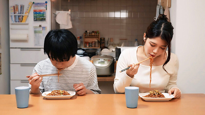 ウチの母親は怒る時にチ〇ポしゃぶるんだけど、これって毒親ですか？ 碧那美海 サンプル 12