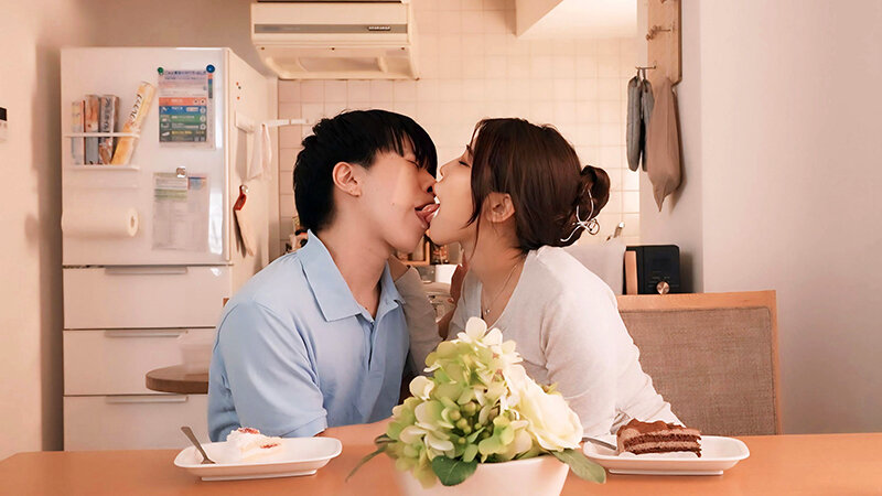 ウチの母親は怒る時にチ〇ポしゃぶるんだけど、これって毒親ですか？ 碧那美海 サンプル 4