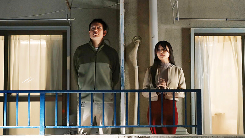 福祉課職員の人妻は訪問先の住人と一度だけ中出しを受け入れて不倫をした話 最上一花 サンプル 9