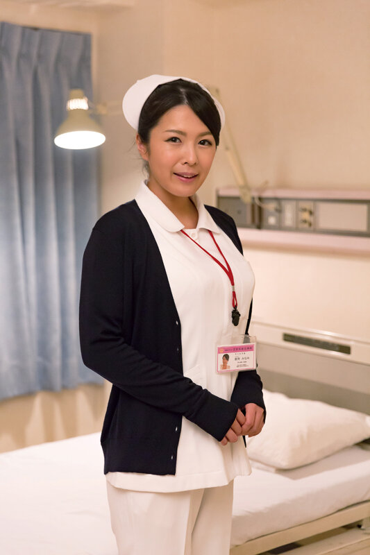 大部屋なのにチ〇ポが疼いて眠れないボクの精子を搾りとってくれるエロくて可愛い人妻看護師さん サンプル 10