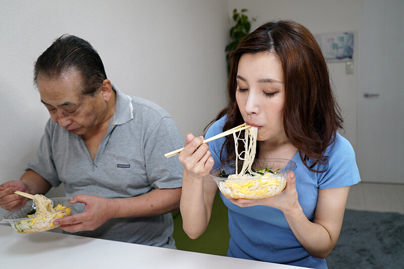義父を弄ぶ淫乱痴女妻 三ツ星ひかる サンプル 1